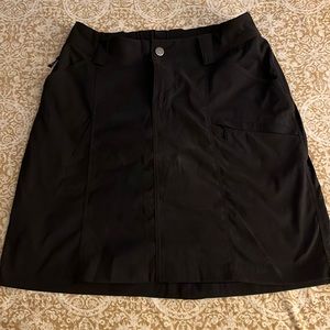 Duluth Trading Dry on the Fly Skort, black, excellent condition, size 4